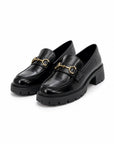 Mocassini donna neri con morsetto dorato vista tre quarti