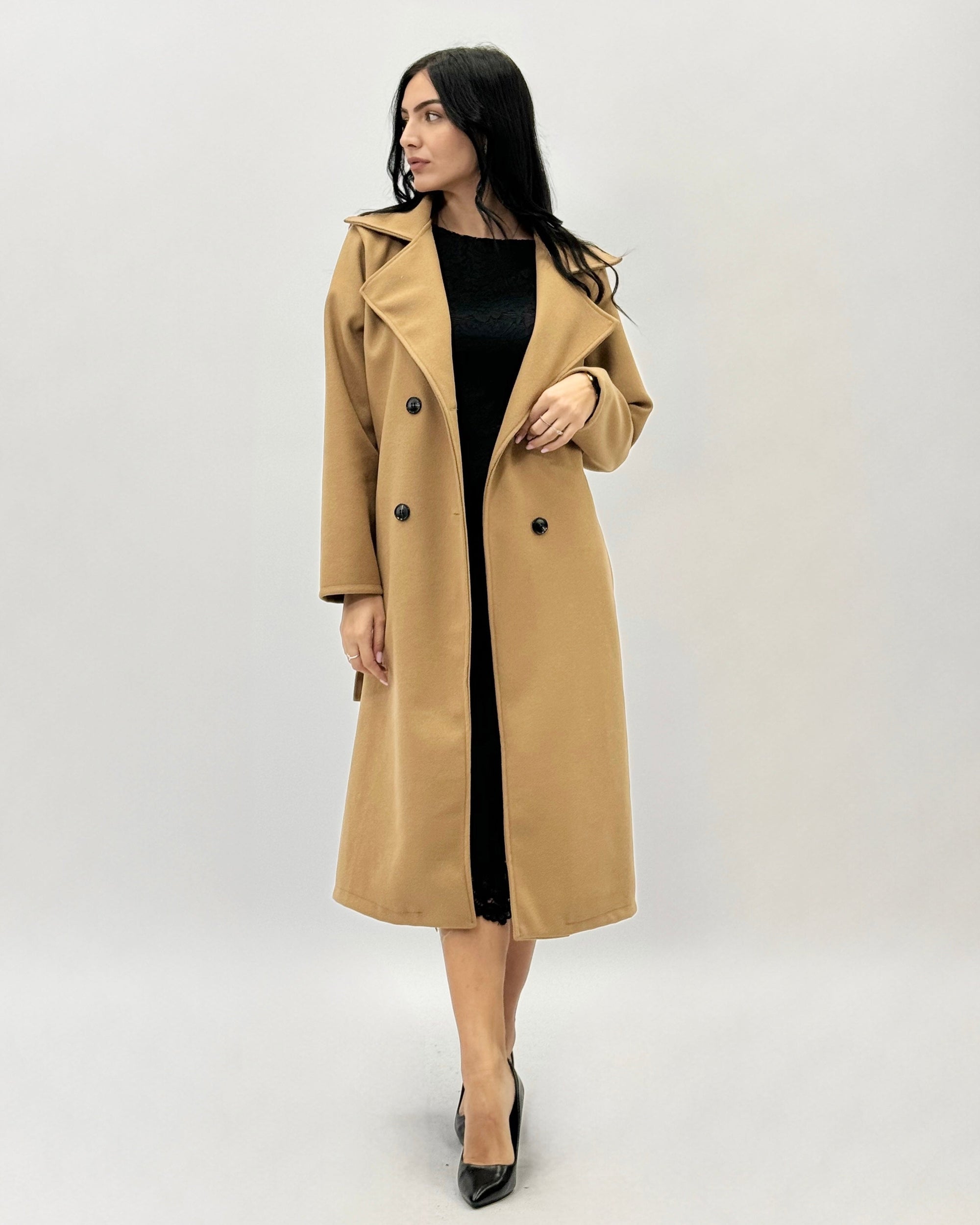 Cappotto doppiopetto con cintura – Eleganza senza tempo