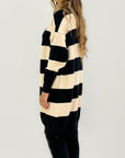 Cardigan lungo a righe larghe – Stile moderno e avvolgente