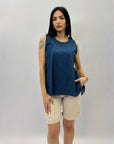 Maglia in denim smanicata con collo rotondo