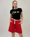 T-shirt comoda slim fit scritta love me