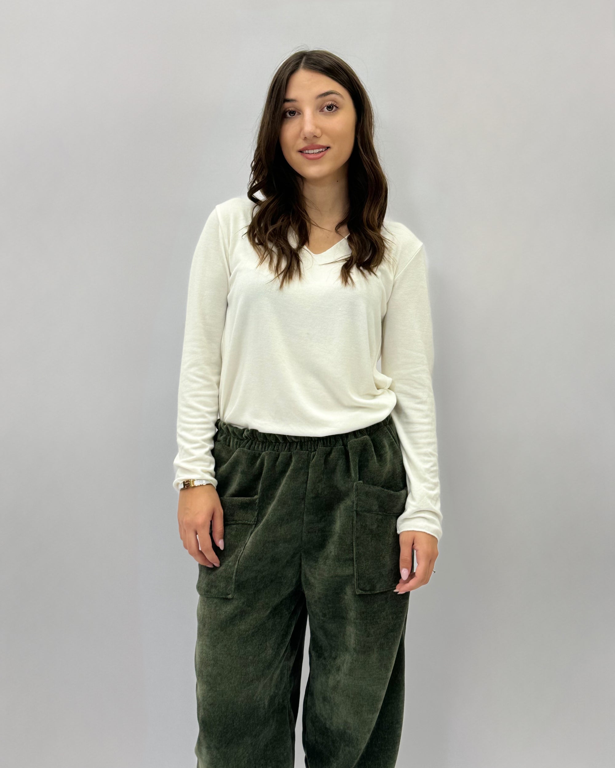 Maglia scollo V in misto lana e cotone – Morbida e calda