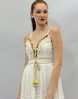 Abito lungo in pizzo con dettagli paillettes