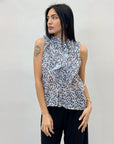 Blusa smanicata con rouches