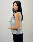 Blusa smanicata con rouches