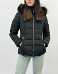 Giacca piumino sciancrato con zip