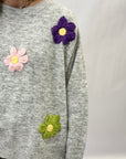 Maglione morbido con fiori ricamati