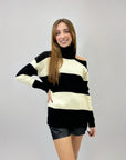Maglione dolcevita a righe dettaglio cut-out