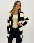 Cardigan lungo a righe larghe – Stile moderno e avvolgente
