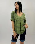 Camicia con fantasia e bottoni