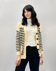 Cardigan over a righe