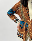 Cardigan Etnico con Frange e Cintura – Fantasia Geometrica Multicolor