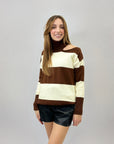 Maglione dolcevita a righe dettaglio cut-out
