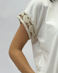 T-shirt con ricami maniche