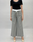 Pantaloni a righe con dettaglio elastico in vita