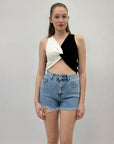 Pantaloncini jeans con borchie