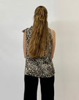 Blusa corta smanicata con stampa animalier