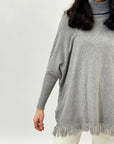 Maglione dolcevita ampio con frange