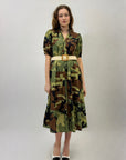Abito stampa militare con cintura
