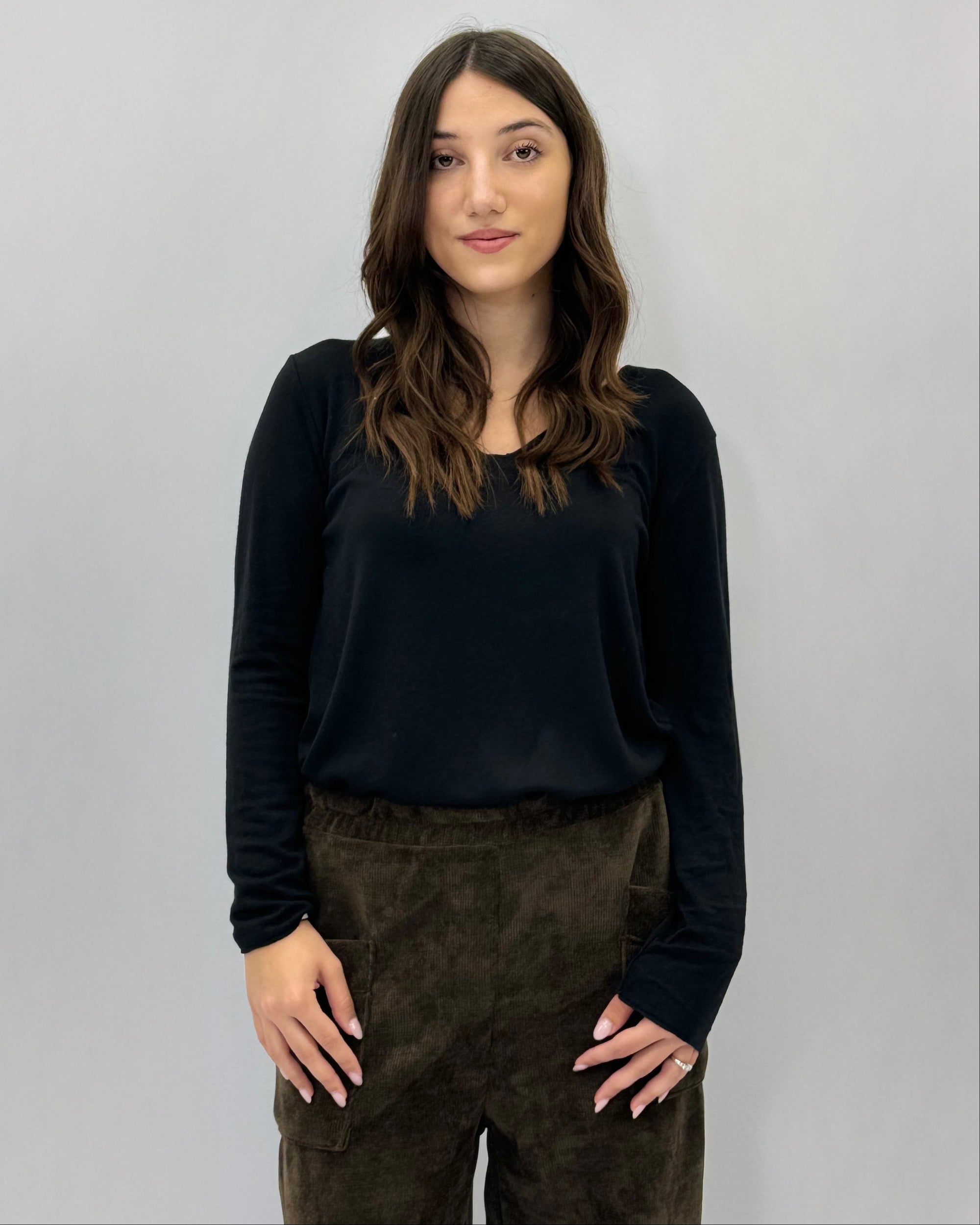 Maglia scollo V in misto lana e cotone – Morbida e calda