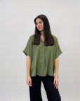 Camicia con scollo alla coreana stampa righe