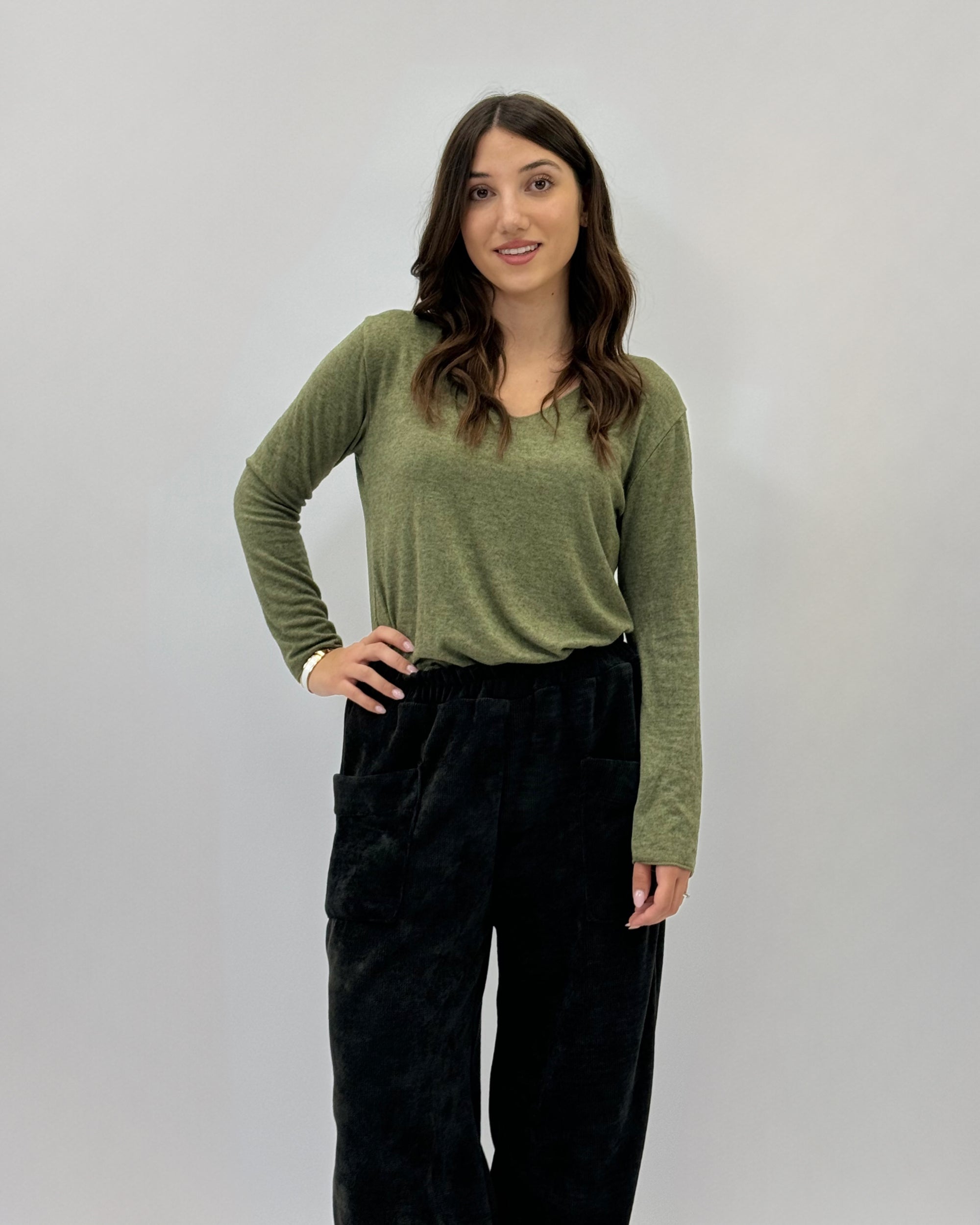 Maglia scollo V in misto lana e cotone – Morbida e calda