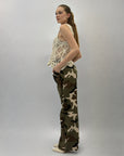 Pantaloni stampa militare con cintura