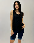 Blusa in cotone smanicata con dettagli
