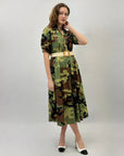 Abito stampa militare con cintura