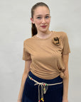 Maglia con nodo e fiore