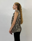 Blusa corta smanicata con stampa animalier