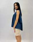 Maglia in denim smanicata con collo rotondo