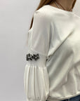 Maglia con maniche a sbuffo con gioielli