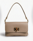 Borsa a spalla in vera pelle con chiusura decorativa