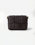 Mini bag intrecciata in vera pelle dal design moderno