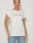 T-shirt con scritta "l'erba del vicino è più verde"
