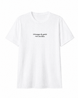 T-shirt bianca con ricamo “Comunque la gente non sta bene”