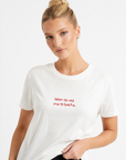 T-shirt bianca con scritta “Non so voi”