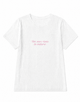 T-shirt bianca con scritta “Non avevo niente da mettermi”