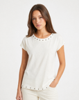 T-Shirt con Borchie sullo Scollo