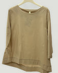 Blusa girocollo in cotone con manica a 3/4 e linea pulita