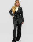 Completo donna gessato con blazer e pantaloni