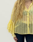 Blusa leggera a righe con maniche ampie a balze