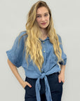 Camicia in lino con nodo frontale e maniche ampie