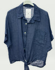 Camicia in lino con nodo frontale e maniche ampie