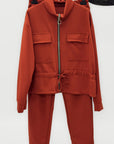 Completo donna con giacca zip e pantaloni