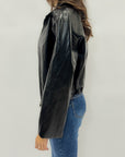 Giacca effetto pelle verniciata nera con zip