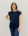 T-shirt con borchie