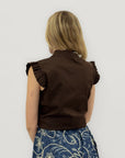 Camicia smanicata con rouches sulle spalle