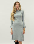 Abito midi in maglia con maniche svasate